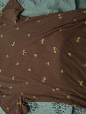 Old Navy Black Tee with White Logo Interior